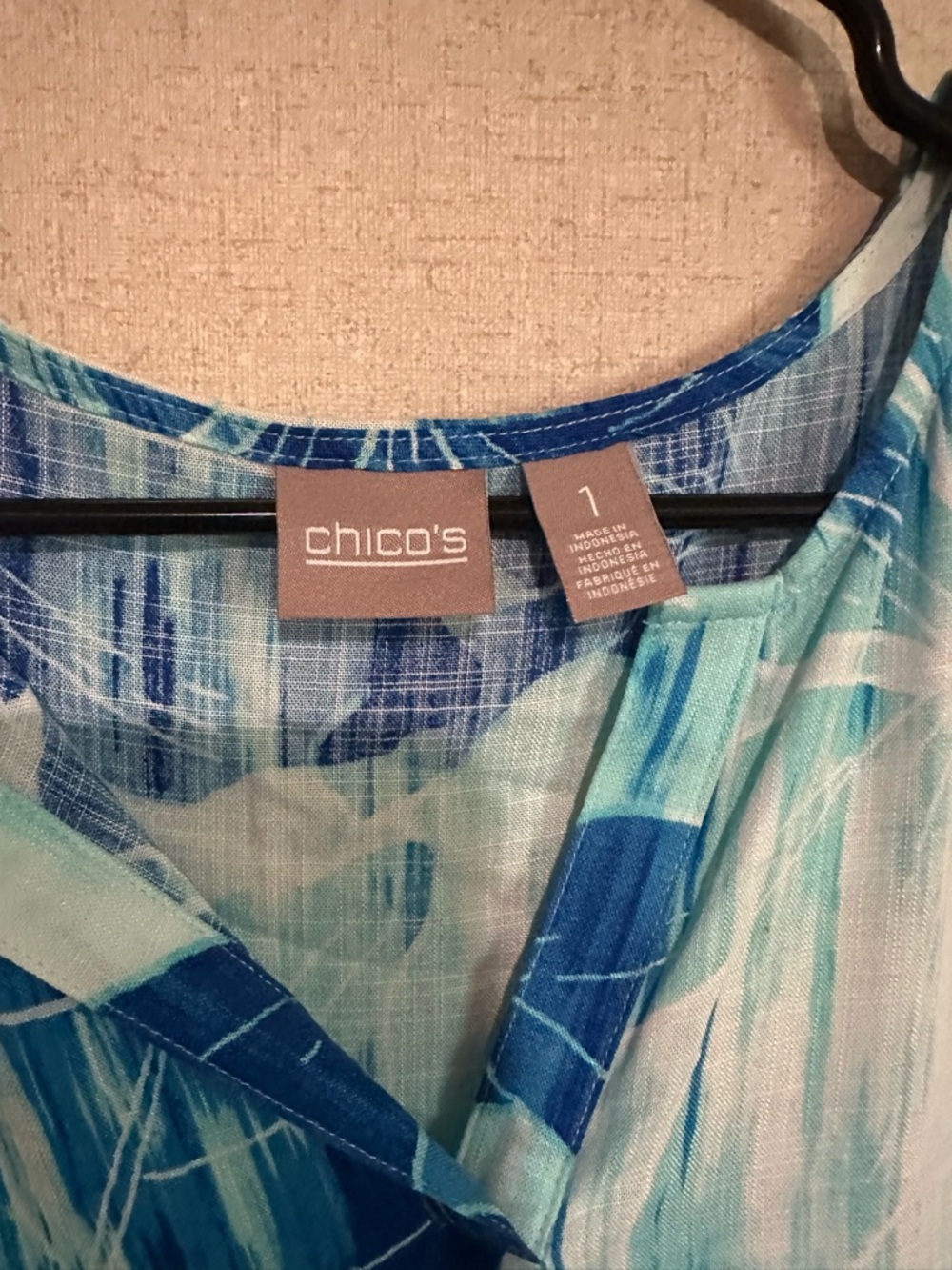 Chico’s Medium Blue Floral V-Neck 3/4 Sleeve Pullover Top Spring Vacation - Picture 3 of 6